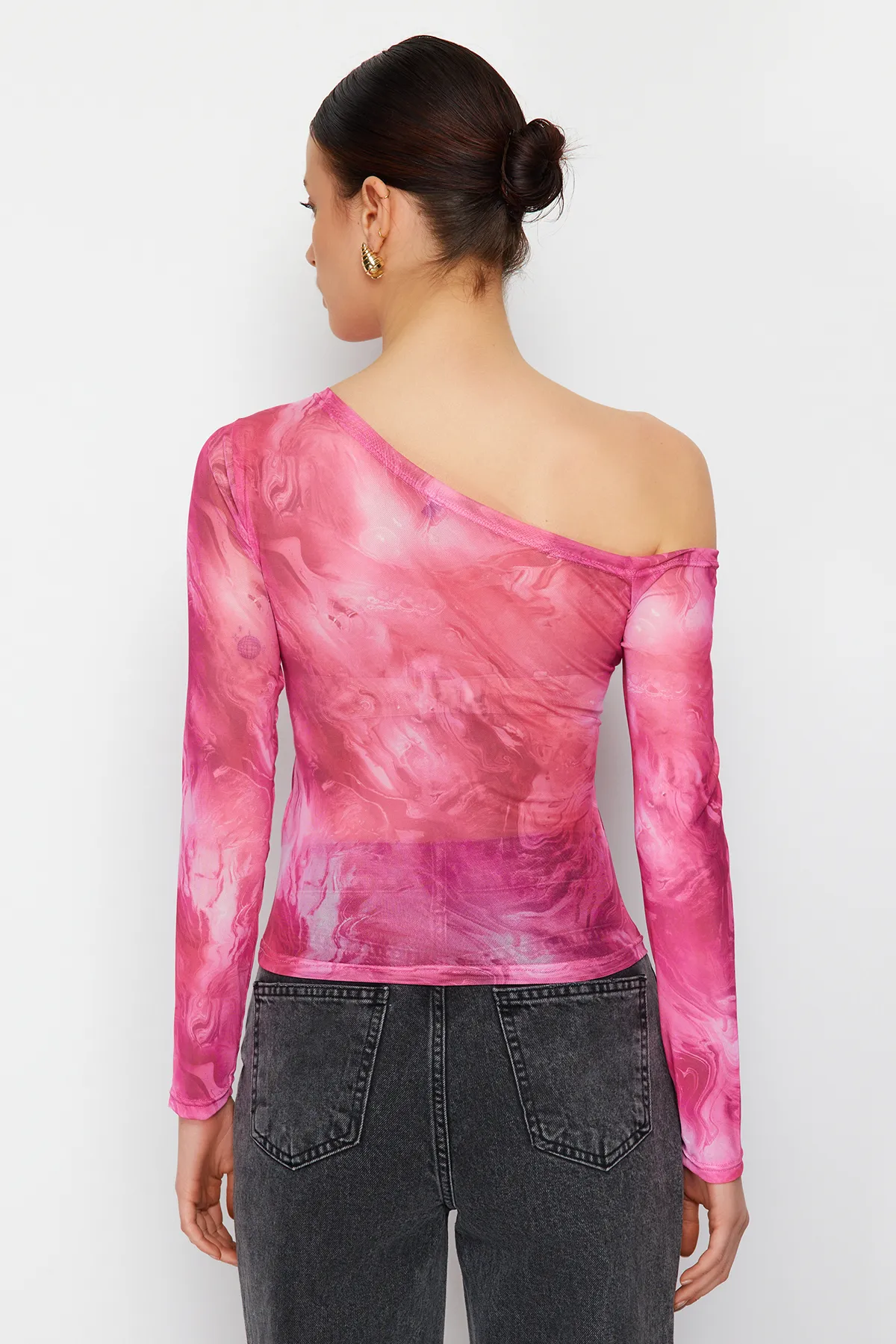 Trendyol Collection  Pink*001 Gemusterte, mit Tüll gefütterte Strickbluse mit asymmetrischem Kragen TWOAW24BZ00051