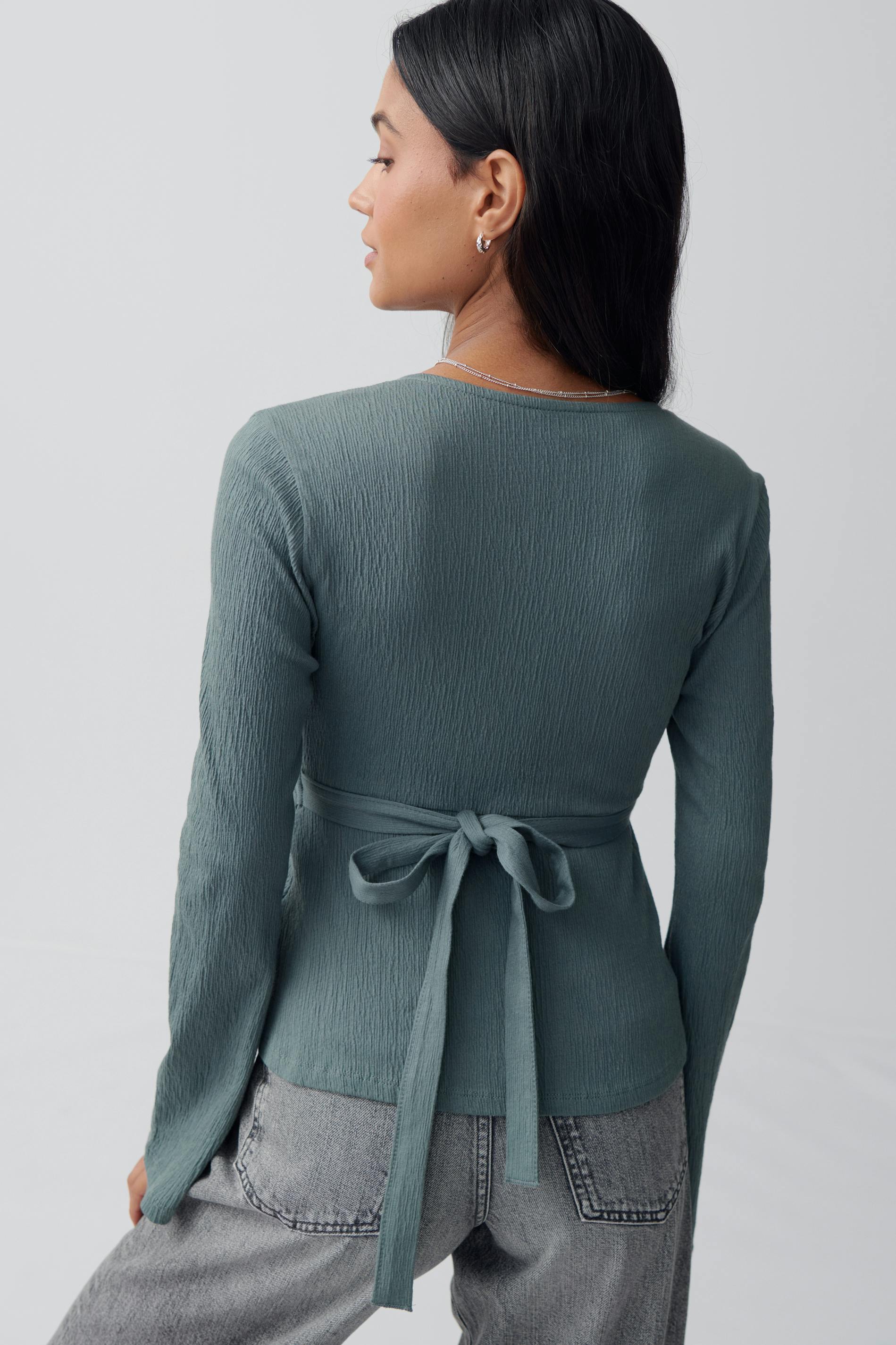 Tie top