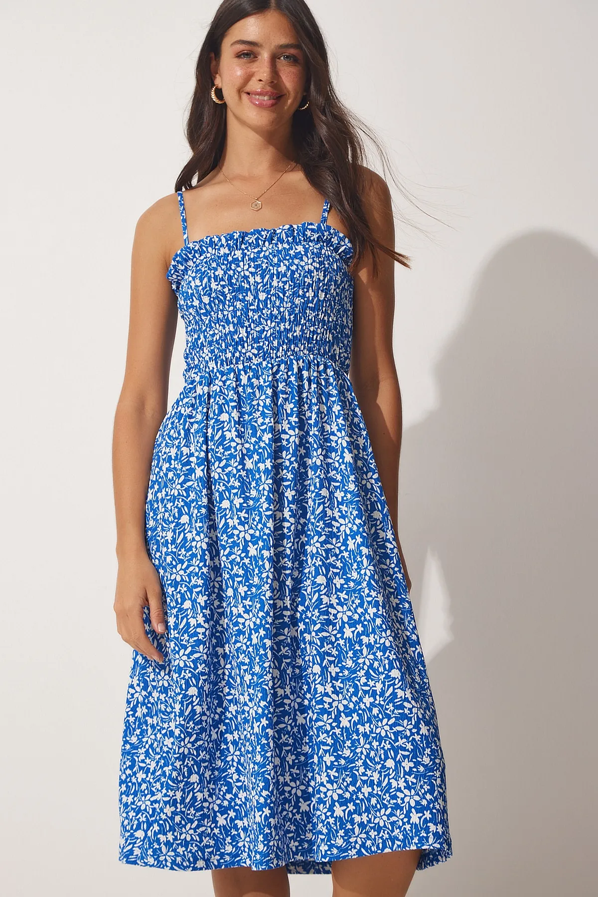 Happiness İstanbul  Blaues Damen-Sommerkleid aus Viskose mit Trägern und Blumenmuster DD01232