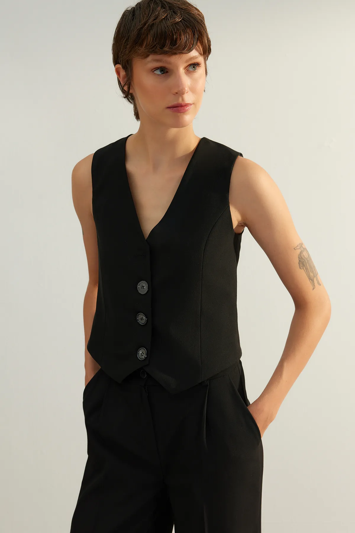 Trendyol Collection  Schwarze Premium-Webweste mit Knöpfen TWOAW24YE00061