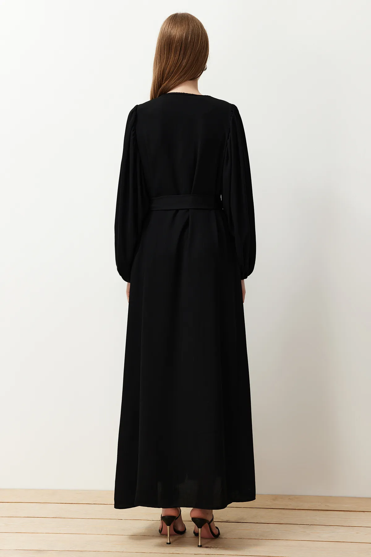 Trendyol Modest  Schwarze, gewebte Mevlana-Kappe mit Ballonärmeln und Reißverschluss und Ferace TCTSS24KF00030