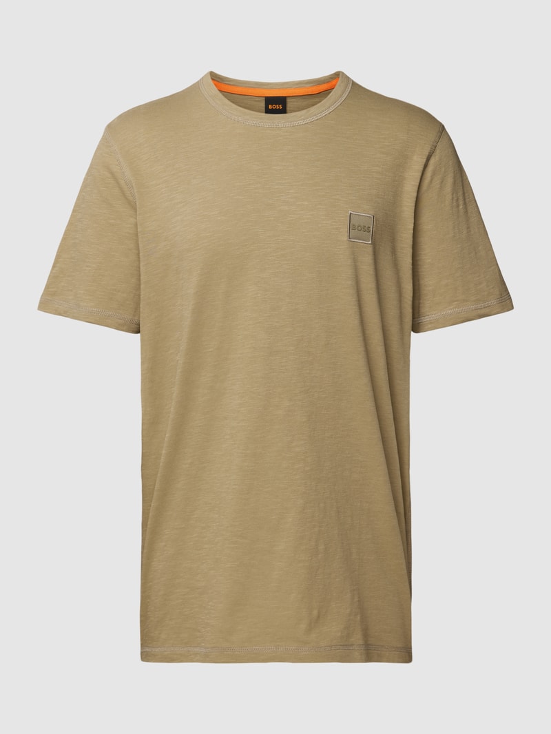 T-Shirt mit Label-Applikation in olivgrün