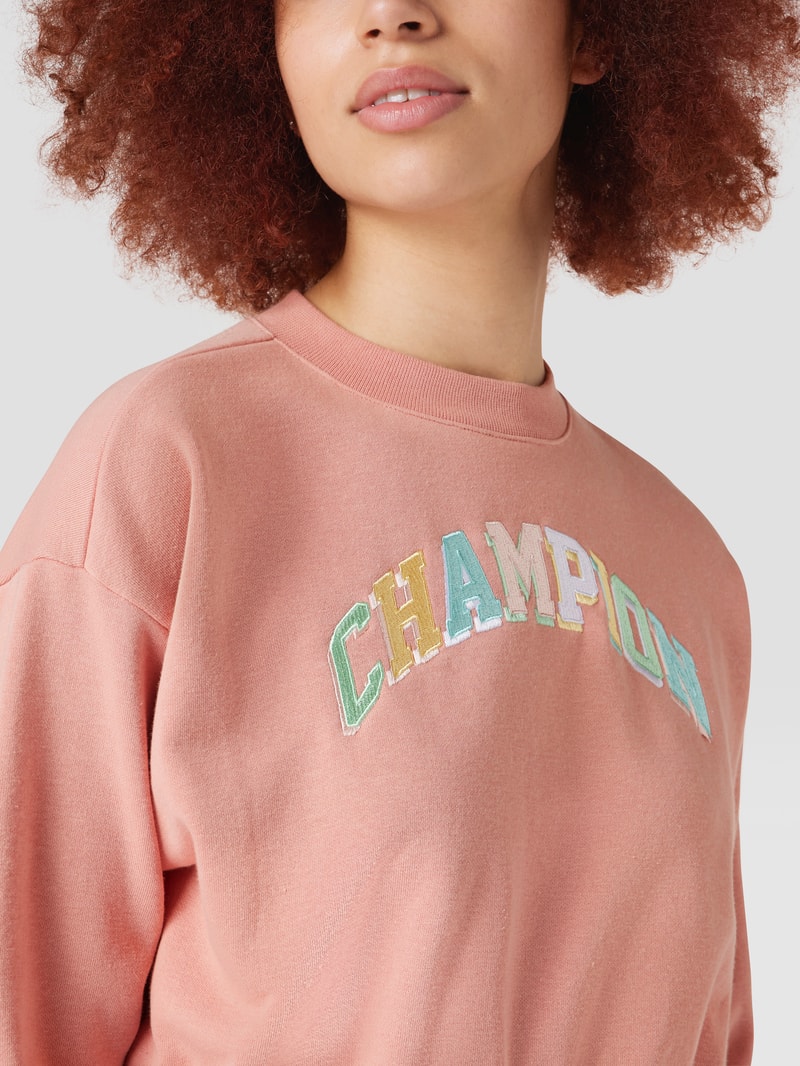 Cropped Sweatshirt mit Label-Schriftzug in Glanz-Optik in koralle