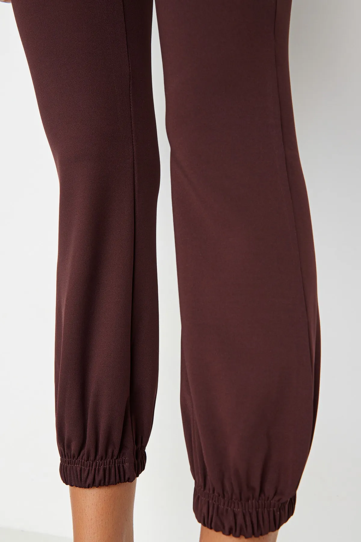 Trendyol Collection  Dunkelbraune Jogger Recovery Gestrickte Sport-Jogginghose TWOAW22EA0196