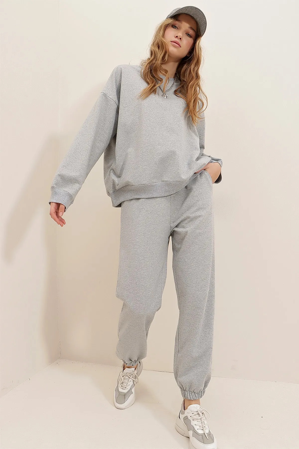 Trend Alaçatı Stili  Trainingsanzug - Grau - Regular Fit