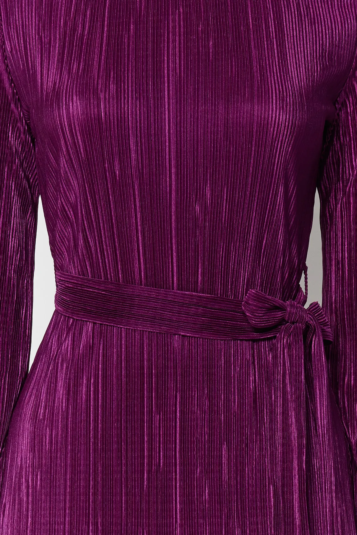 Trendyol Collection  Lila Premium-Faltenstoff, ausgestellte Ärmel, detailliertes A-Linien-Midi-Strickkleid TWOAW24EL00125