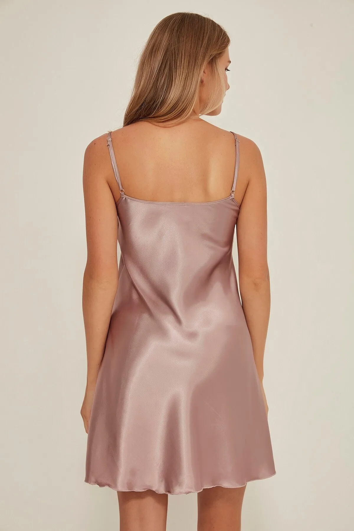 C&City  060 Damen-Nachthemd aus Satin und Spitze, Nerz