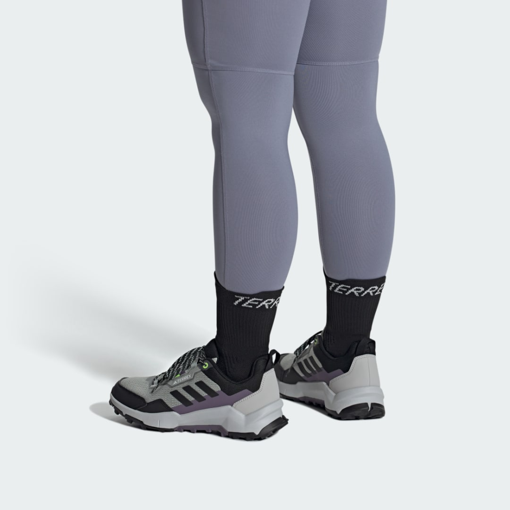 adidas AX4 IF4872 / grau