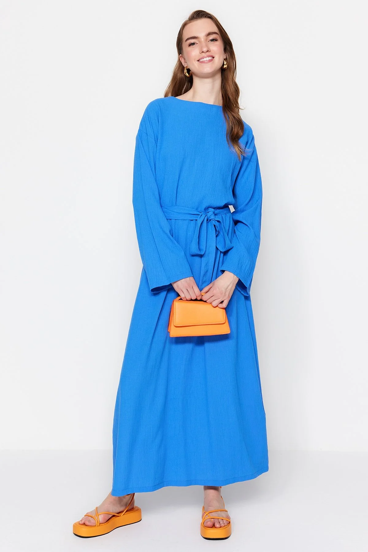 Trendyol Modest  Saks gewebtes Kleid mit Gürtel TCTSS23EB00043