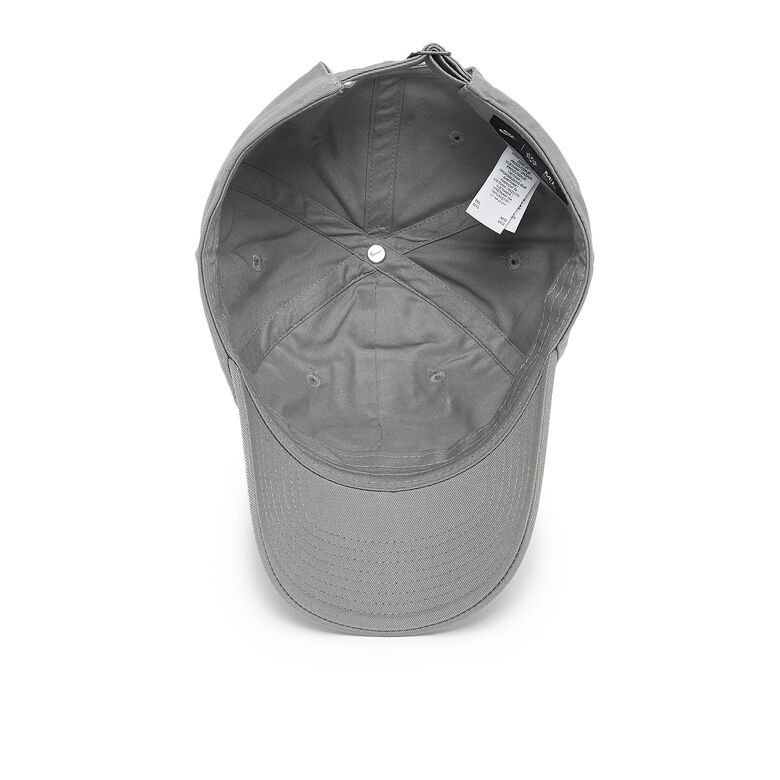 NIKE Club Unstructured Futura Wash Cap particle grey/white