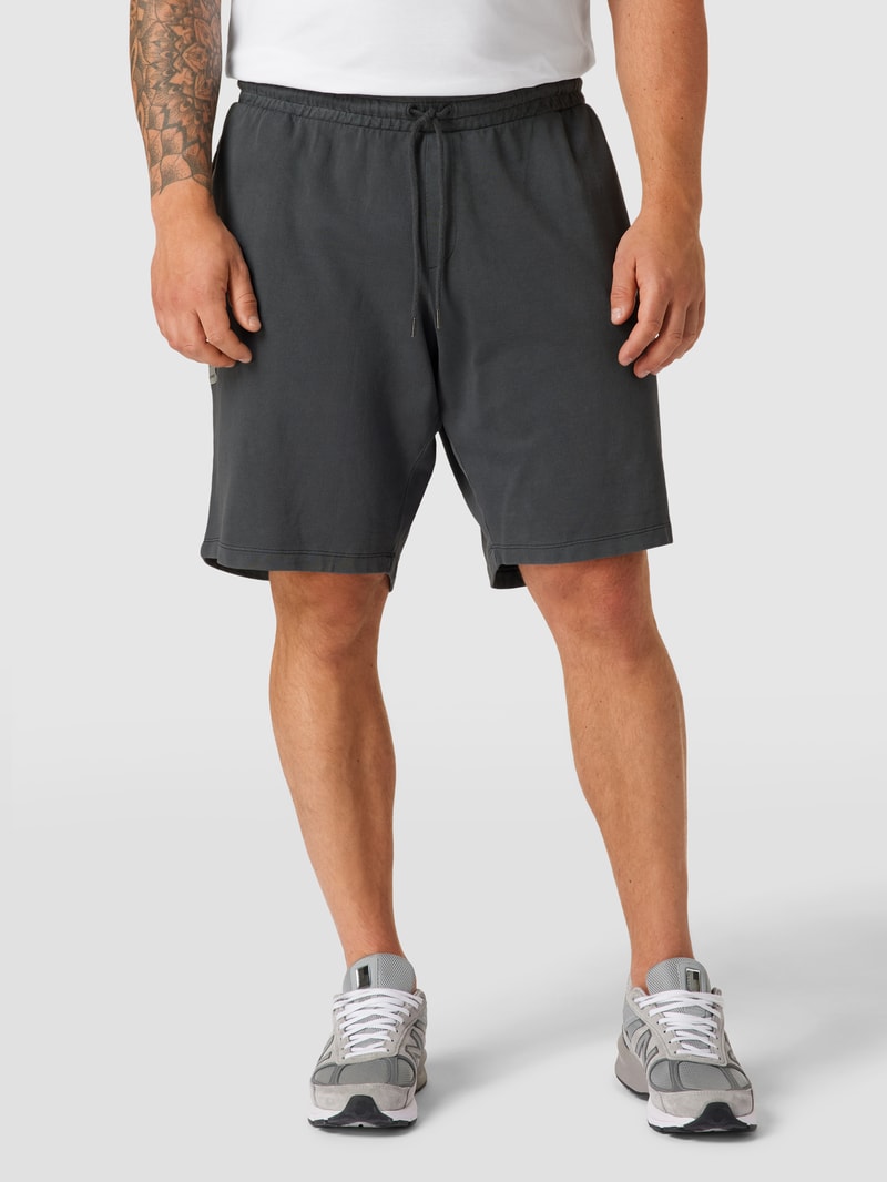 PLUS SIZE Sweatshorts mit Label-Patch in dunkelgrau