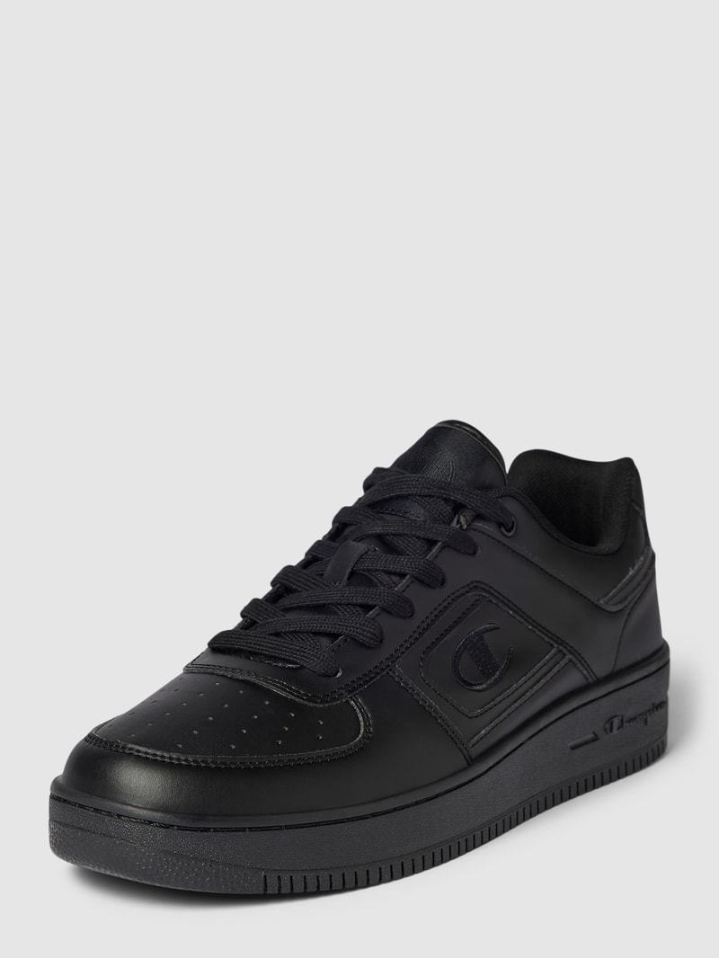 Sneaker mit Label-Detail in schwarz