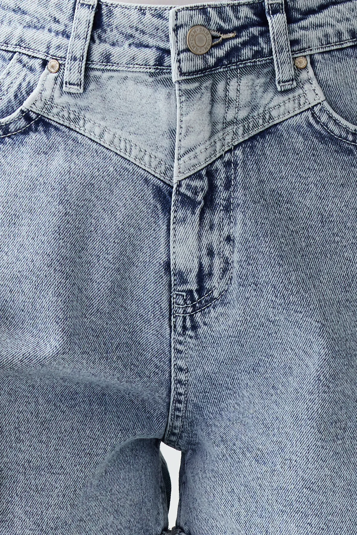Trendyol Collection  Blaue Jeansshorts mit hoher Taille TWOSS21SR0435