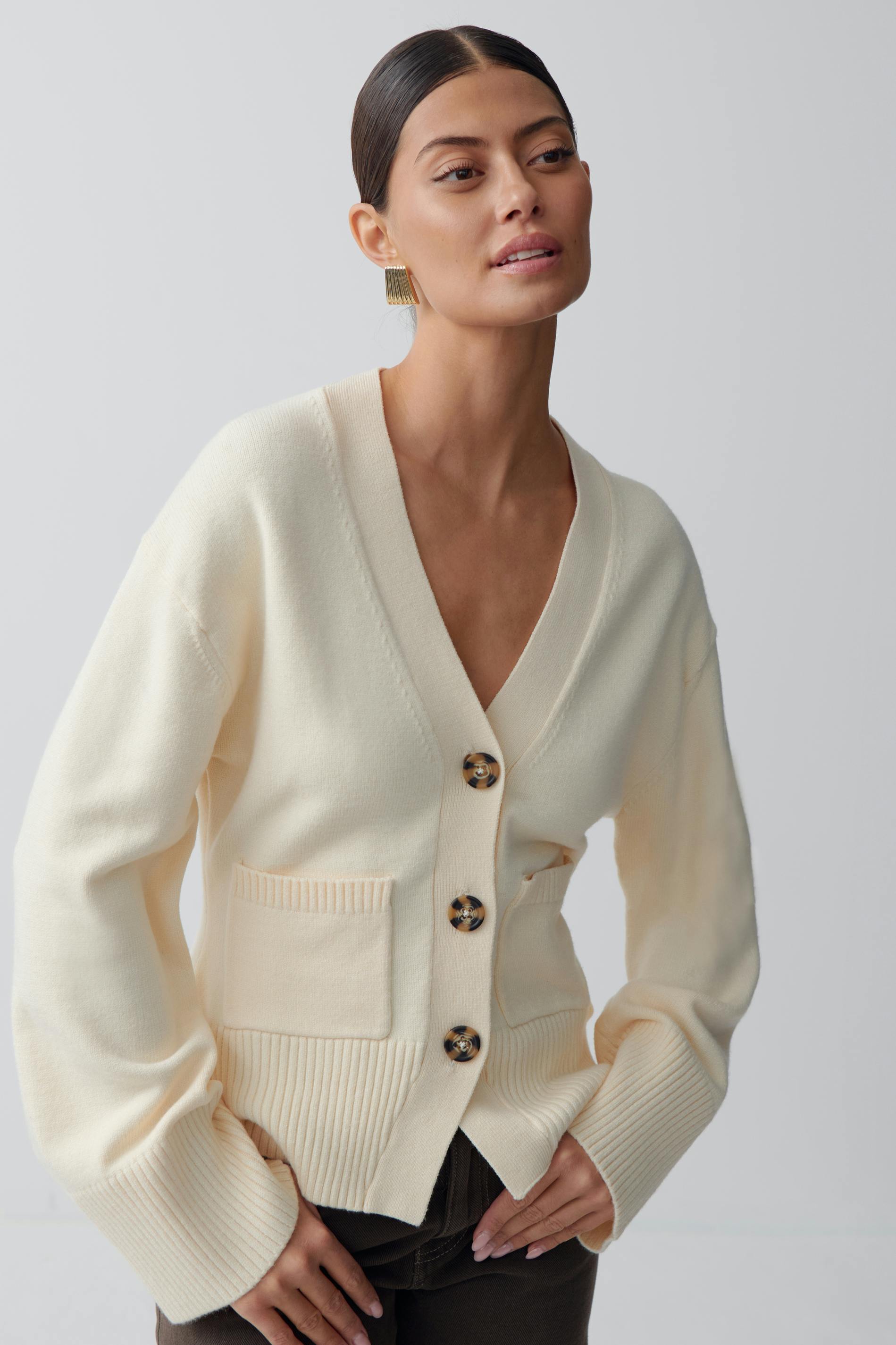Knitted pocket cardigan