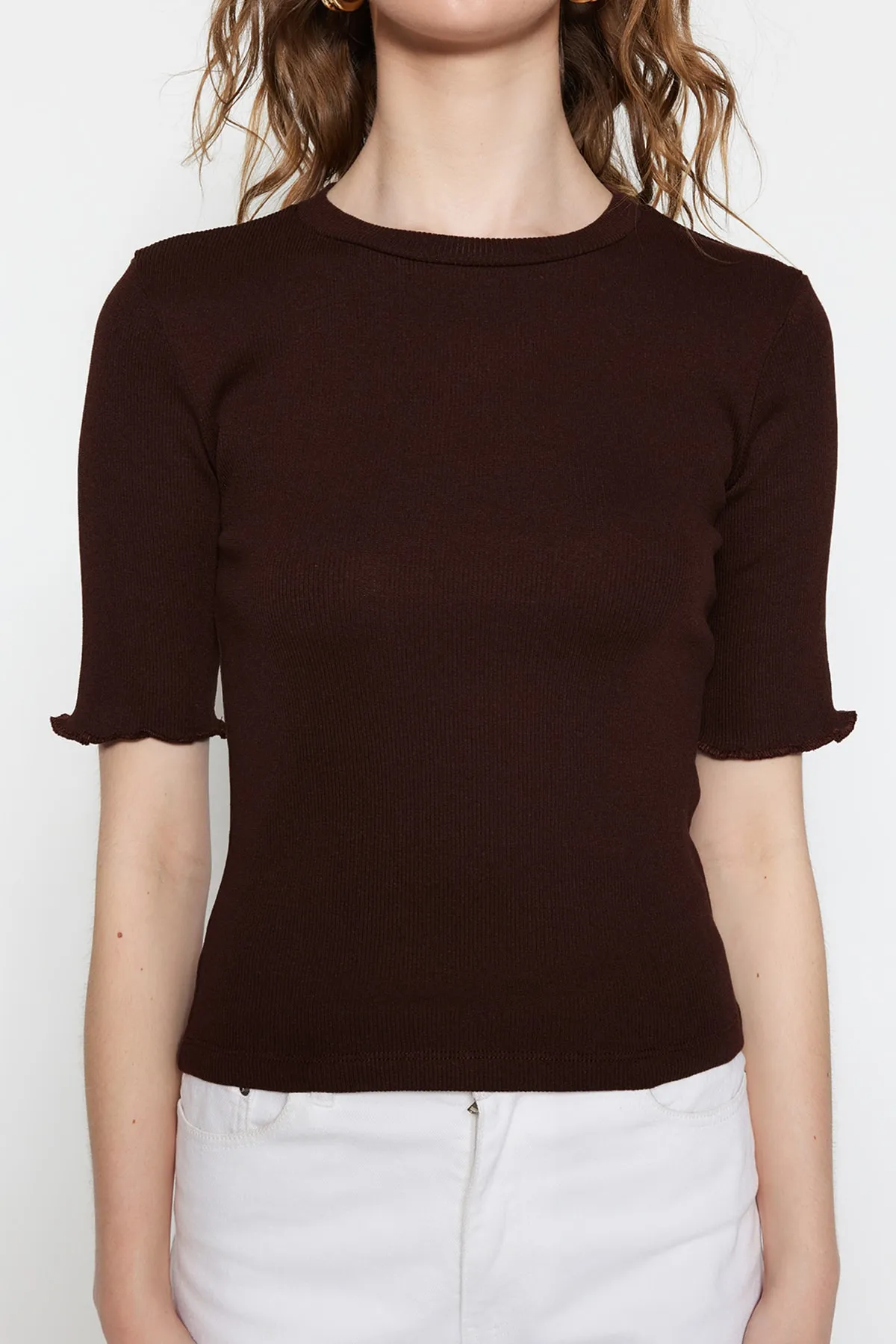 Trendyol Collection  Braune taillierte/taillierte Rundhals-Stretch-Strickbluse mit Kordelzug TWOSS23BZ00025