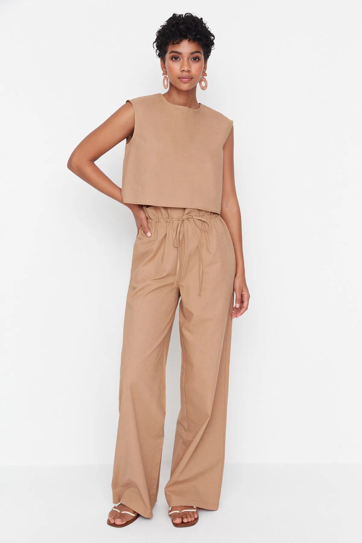 Trendyol Collection  Kamelfarbene Webhose mit weitem Bein TWOSS22PL00082