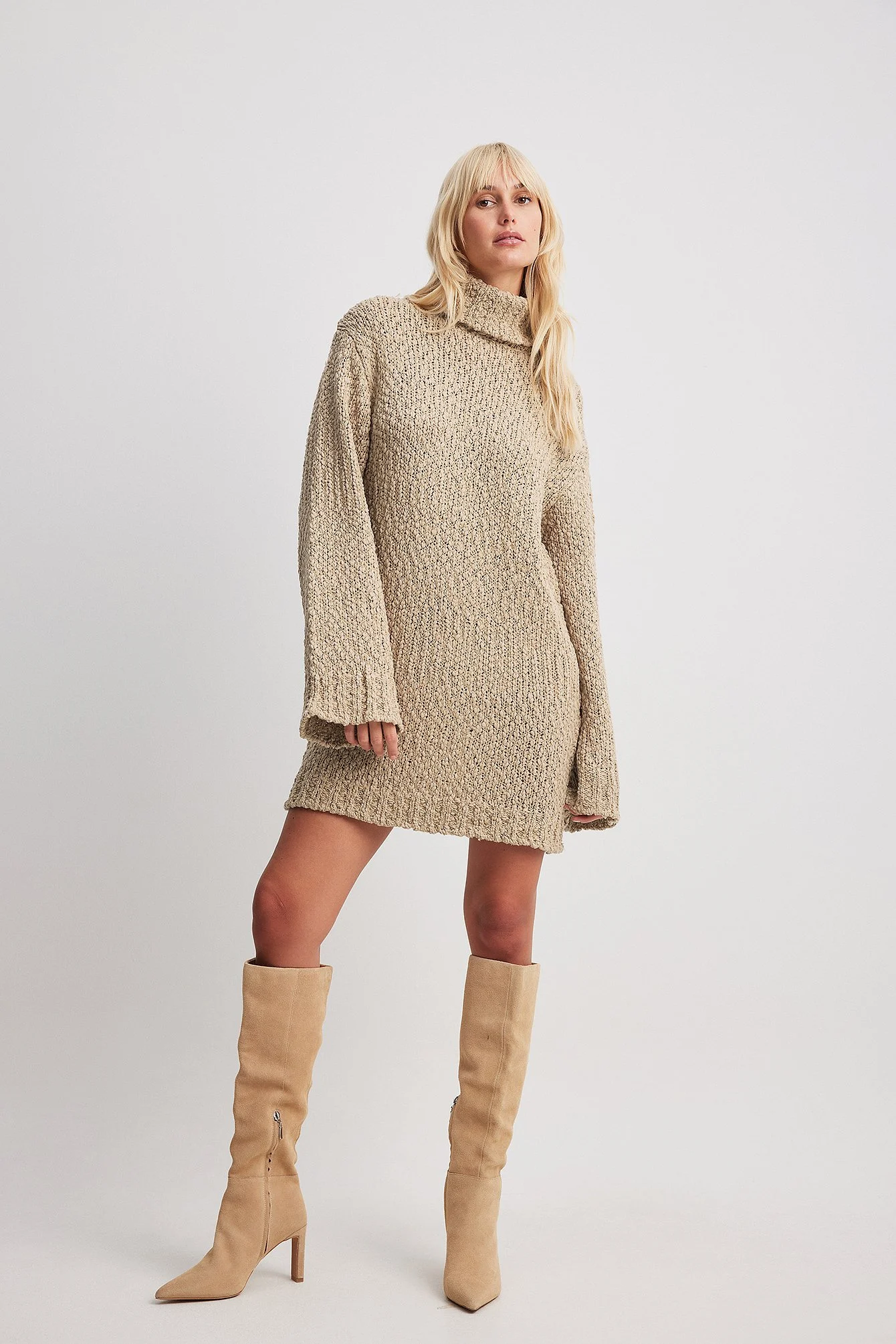 Strukturiertes Pulloverkleid aus Strick mit Rollkragen