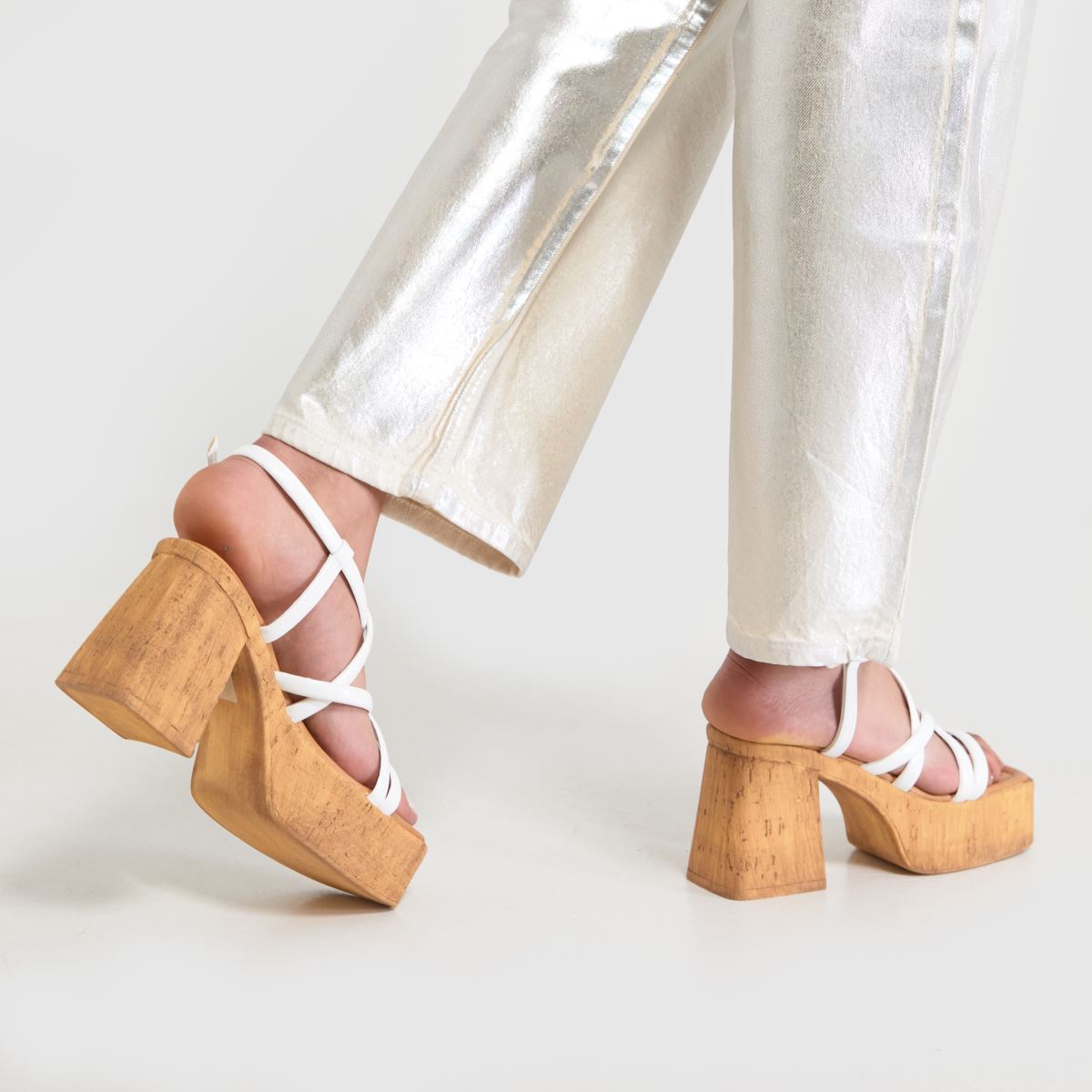 Schuh Vivian pántos parafa platform szandál fehér színben