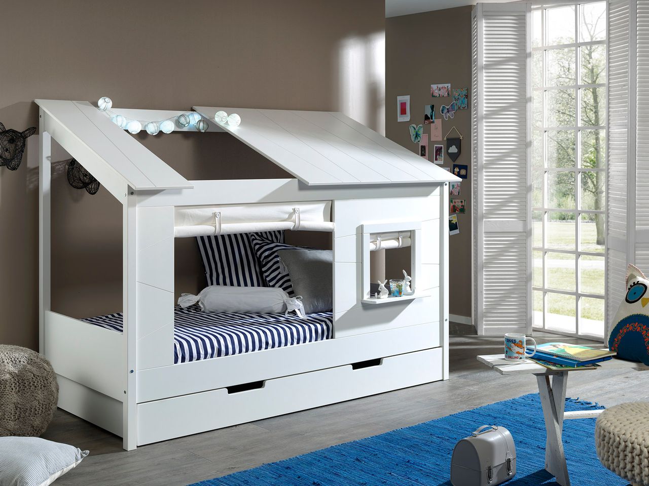 VIPACK Baumhaus Bett 90 x 200 cm Liegefläche, inkl. Vorhang Set und Bettschublade, offenes Dach Weiß lackiert