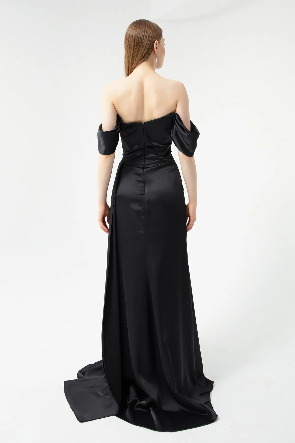 Lafaba  Schwarzes langes Satin-Abendkleid für Damen mit U-Boot-Ausschnitt und Schlitz