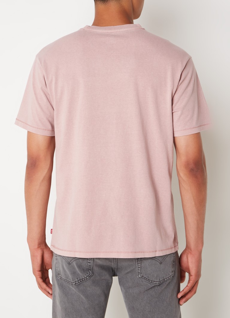 Raudoni „Levi's“ marškinėliai su etiketėmis ir siuvinėtu logotipu
