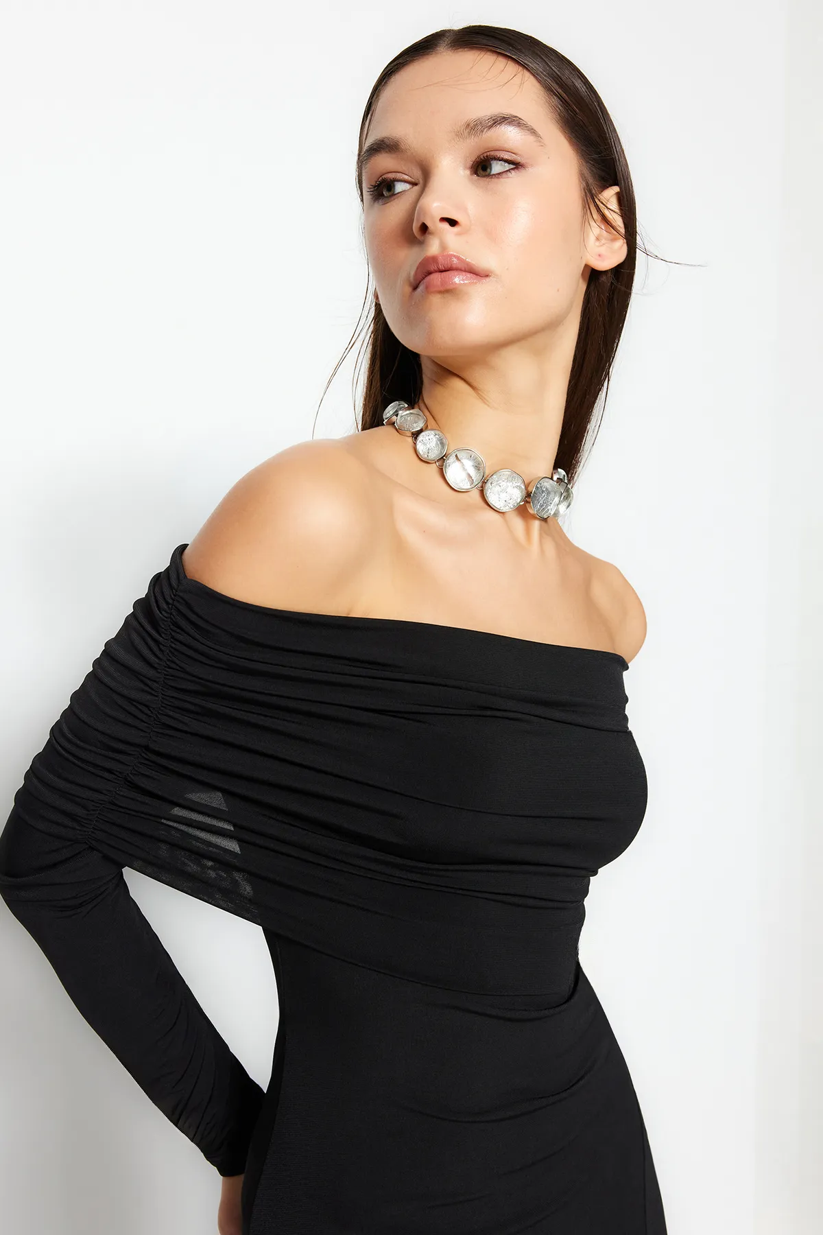 Trendyol Collection  Schwarzes elegantes Abendkleid mit Carmenkragen TPRAW24EL00296