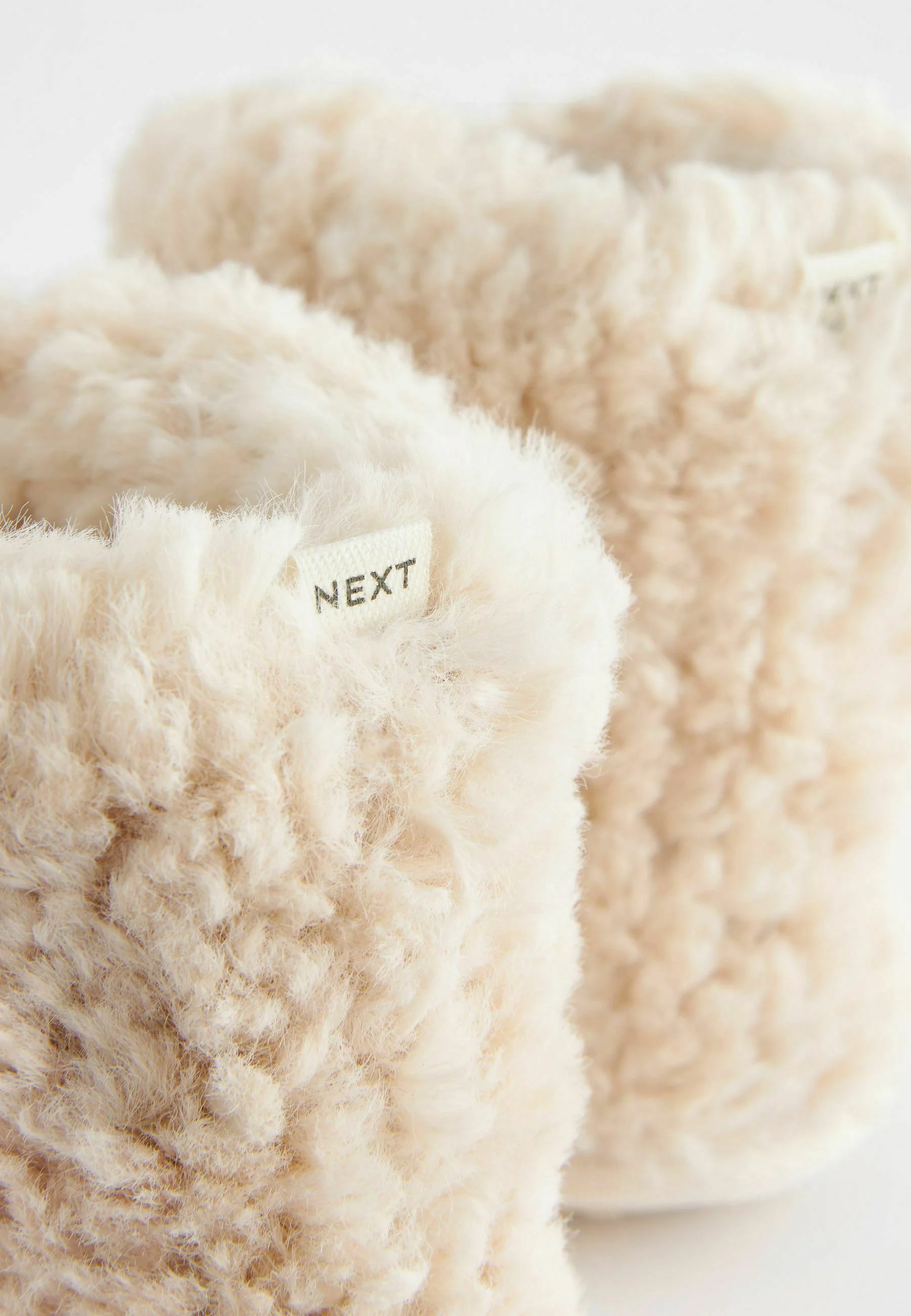 Siguiente REGULAR FIT - Pantuflas