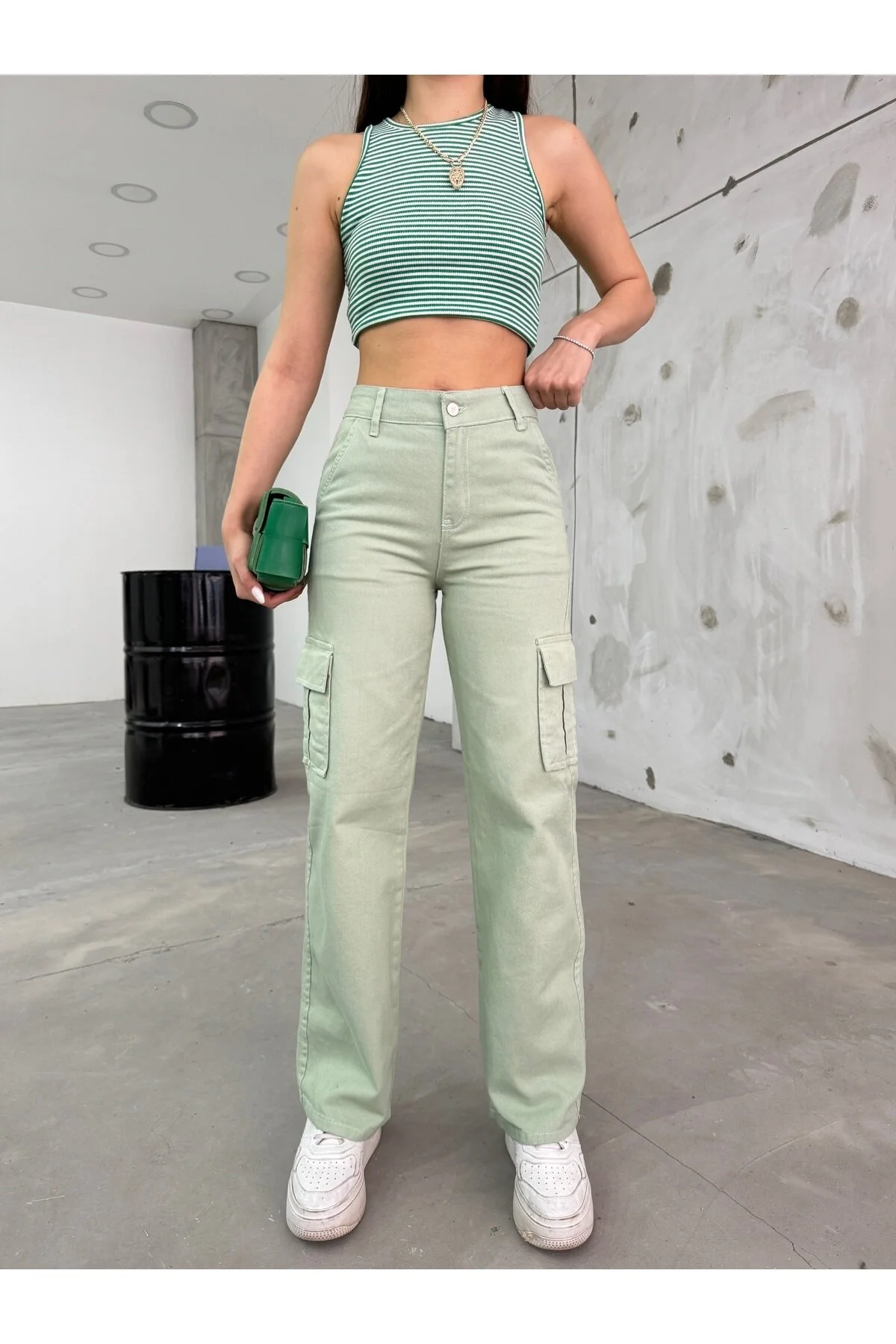 BİKELİFE  Hellgrüne Cargohose mit hoher Taille und weitem Bein für Damen