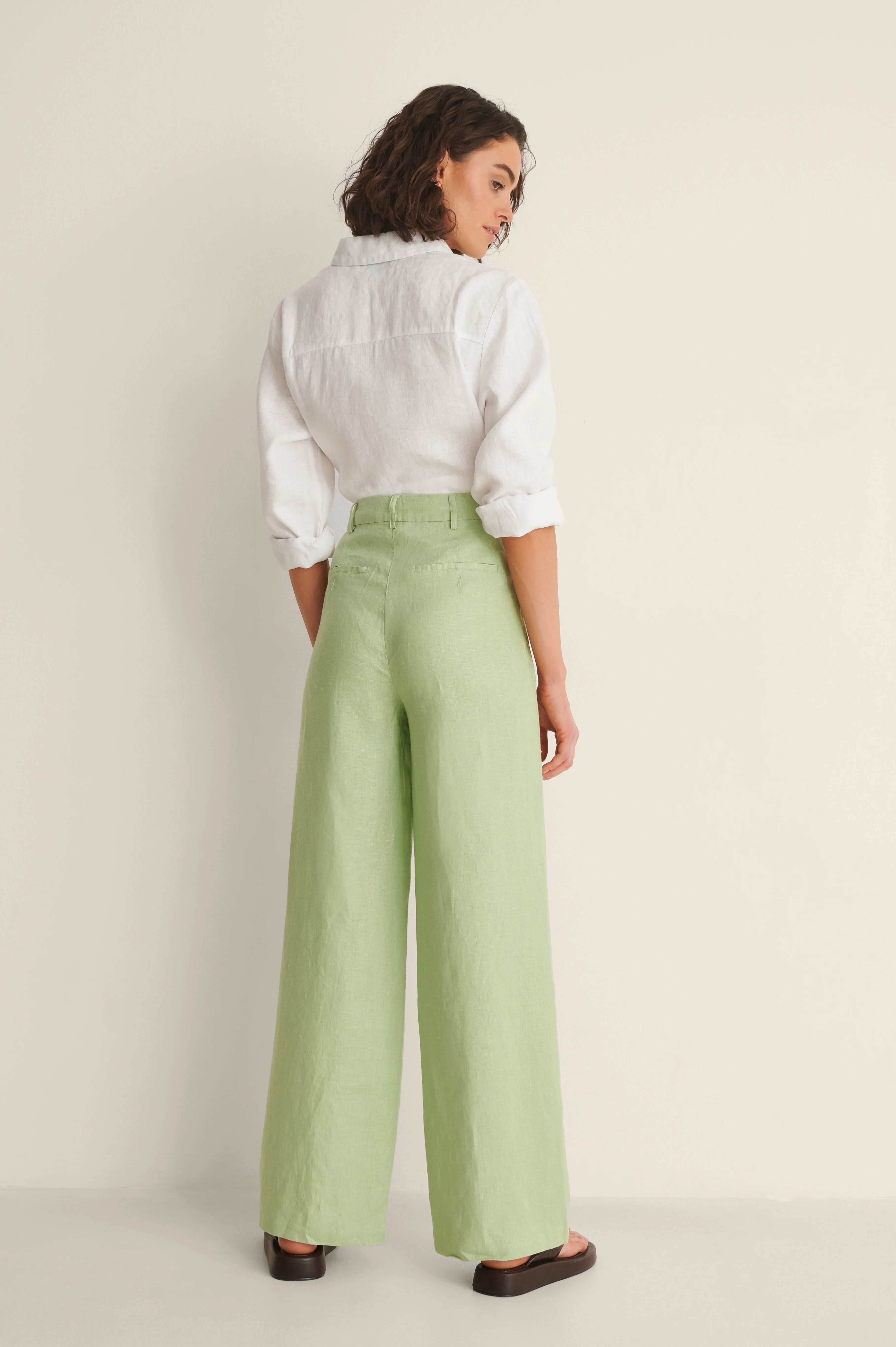Leinenhose mit weiten Beinen