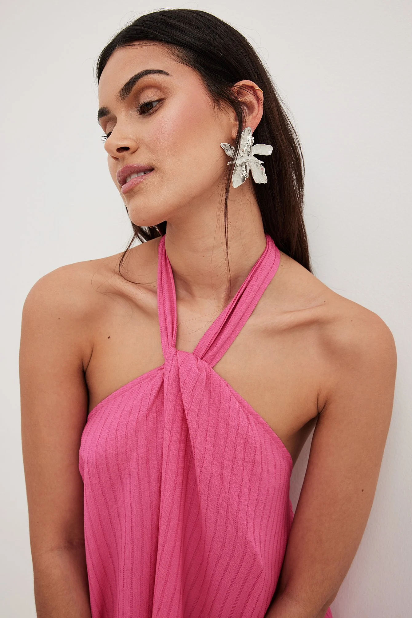 Strukturiertes Minikleid mit Neckholder