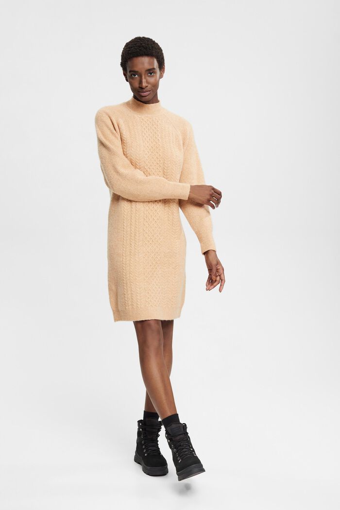 Pulli-Kleid aus Zopfstrick