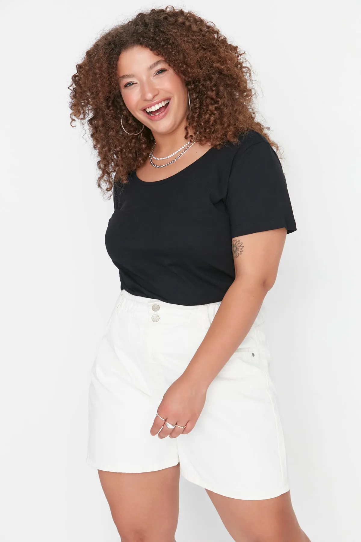 Trendyol Curve  Große Größen in T-Shirt - Schwarz - Regular Fit