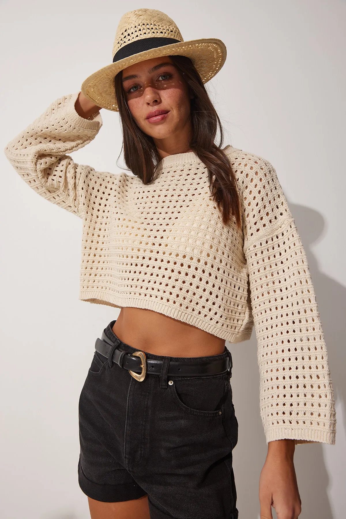 Happiness İstanbul  Cremefarbene durchbrochene Sommerstrickbluse mit U-Boot-Ausschnitt für Damen NF00055