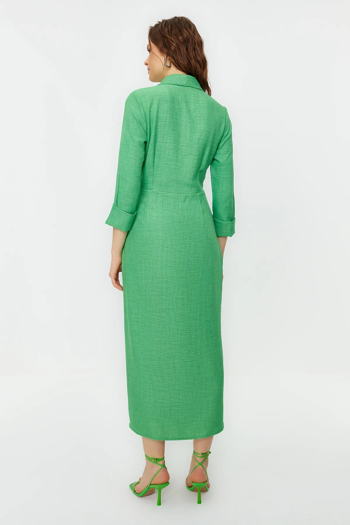 Trendyol Modest  Khakifarbenes, zweireihiges Webkleid in Leinenoptik TCTSS24EB00021