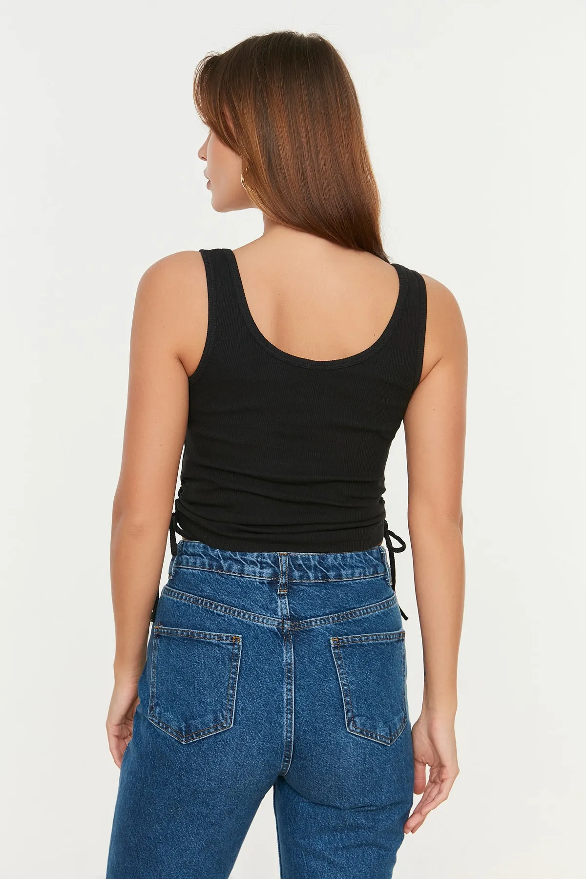 Trendyol Collection  Schwarz-weißes 2er-Pack gerafftes, flexibles Strick-Tanktop mit Poolkragen und detailliertem Poolkragen TWOSS21AL0195