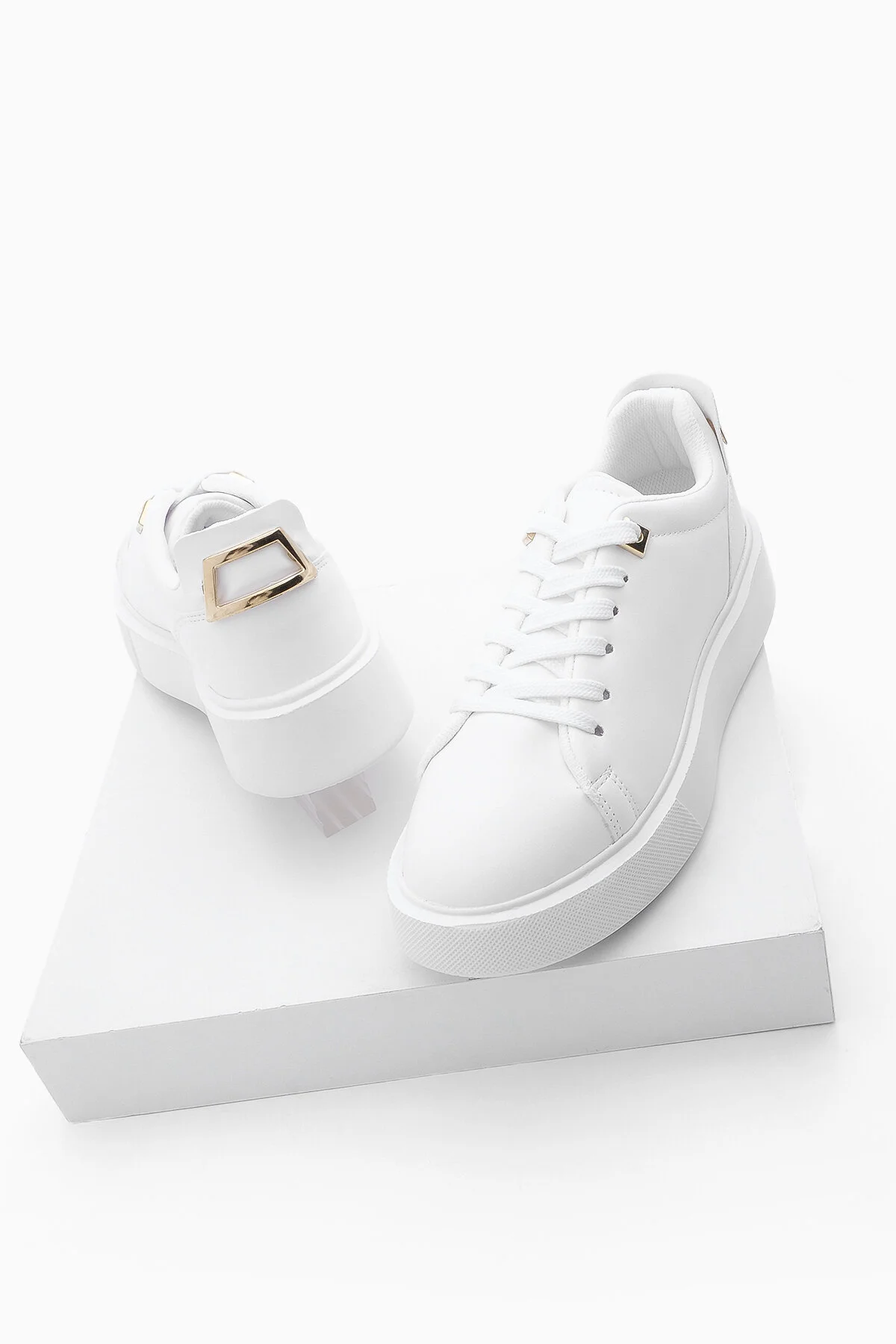 Marjin  Damen-Sneaker, dicke Sohle, goldene Schnalle, detaillierte Schnür-Sportschuhe, Rofke, Weiß