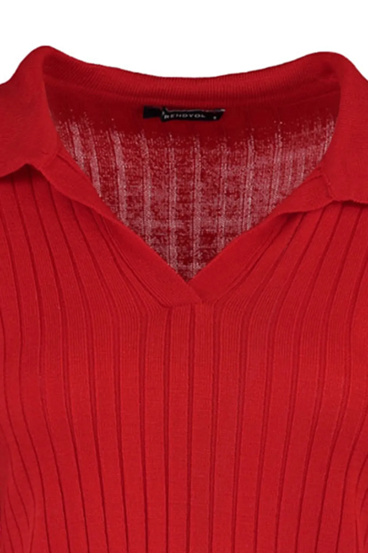 Trendyol Collection  Roter Strickpullover mit Rollkragen TWOAW21KZ1113