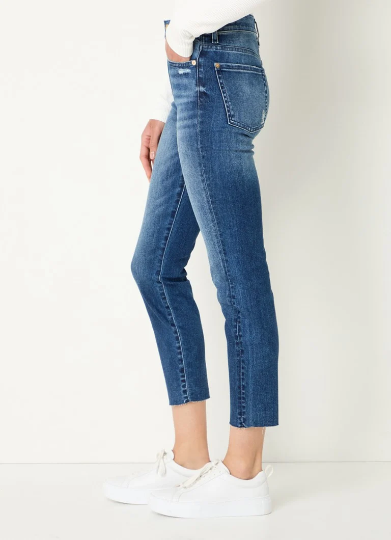 Pantaloni scurți skinny din denim Roxanne cu talie înaltă de la 7 For All Mankind, într-o nuanță medie.