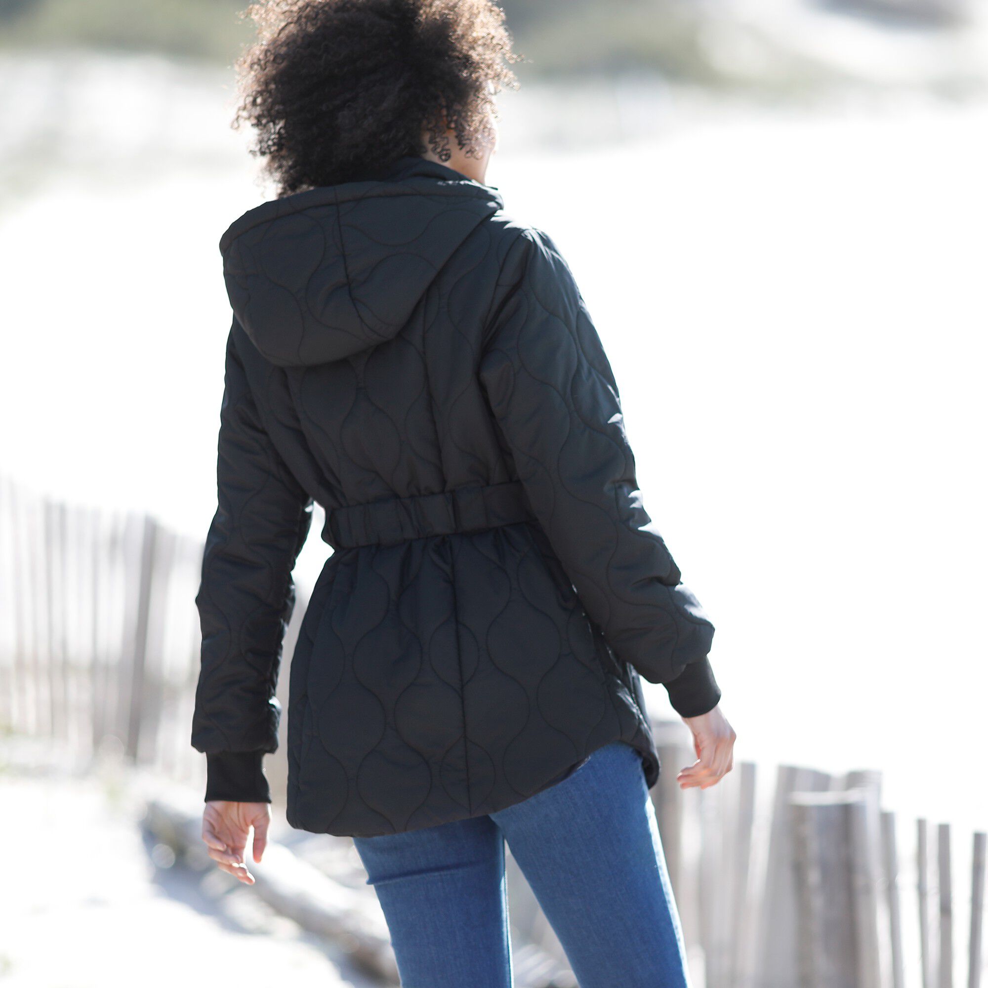 Parka matelassée mi-longue ceinturée