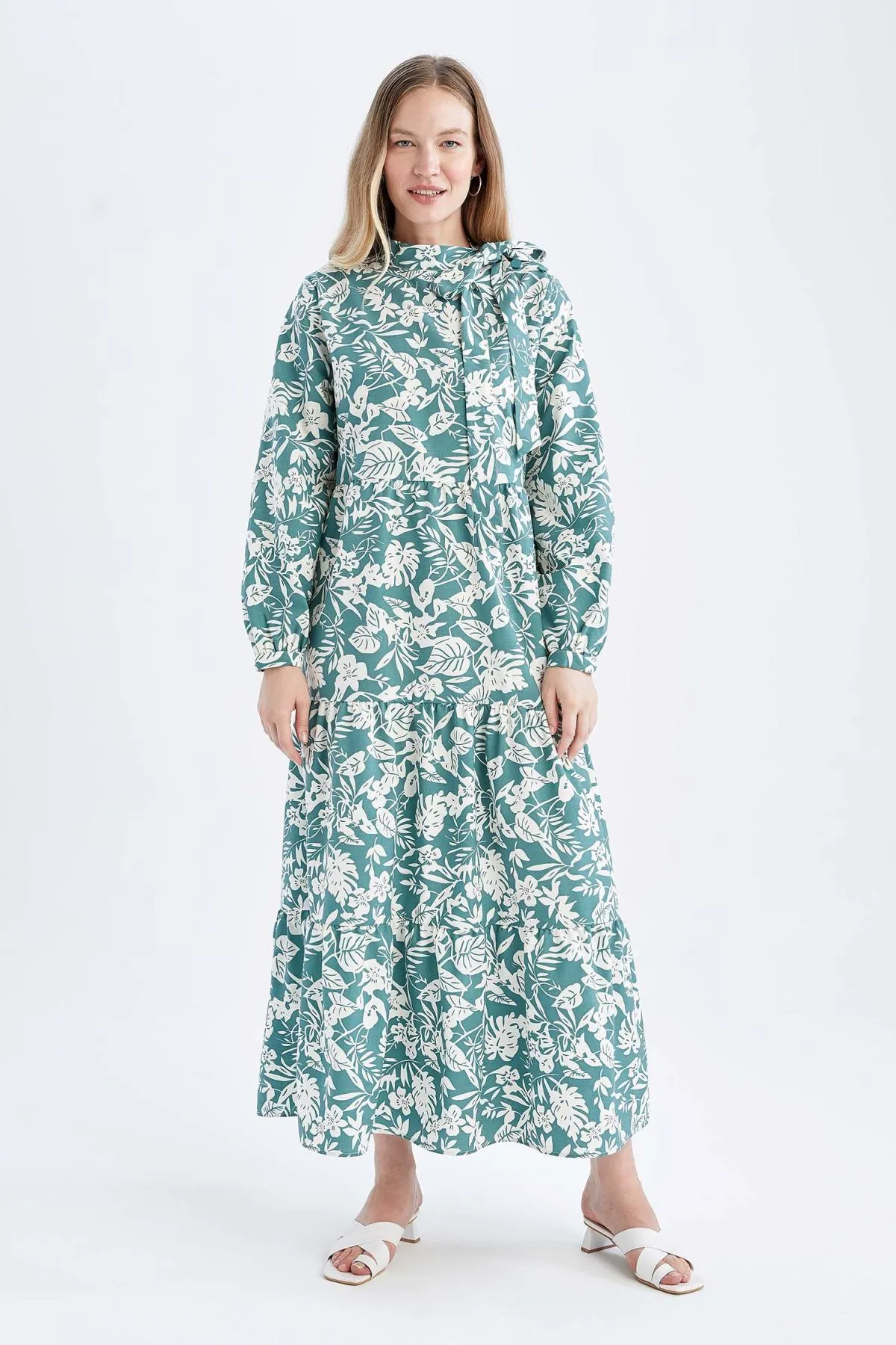 DeFacto  Halber Rollkragen - Florales Maxikleid mit entspannter Passform Y7835az22hs