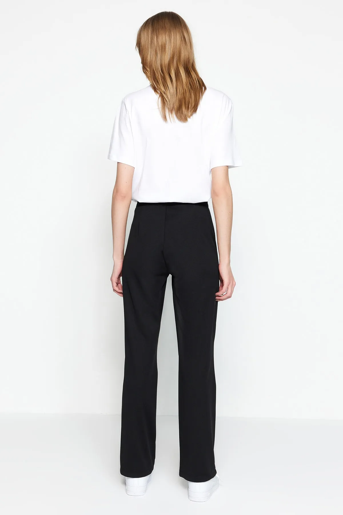 Trendyol Modest  Schwarze Strickhose mit Rippennähten TCTSS23EI00009