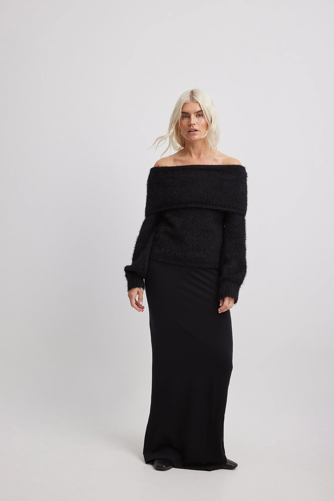 Schulterfreier Strickpullover mit Faltdetail