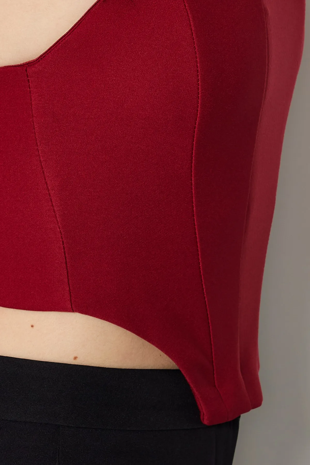 Trendyol Collection  Weinrotes, bauchfreies, gefüttertes, gewebtes Korsett mit detailliertem Bustier TPRSS21BS0032