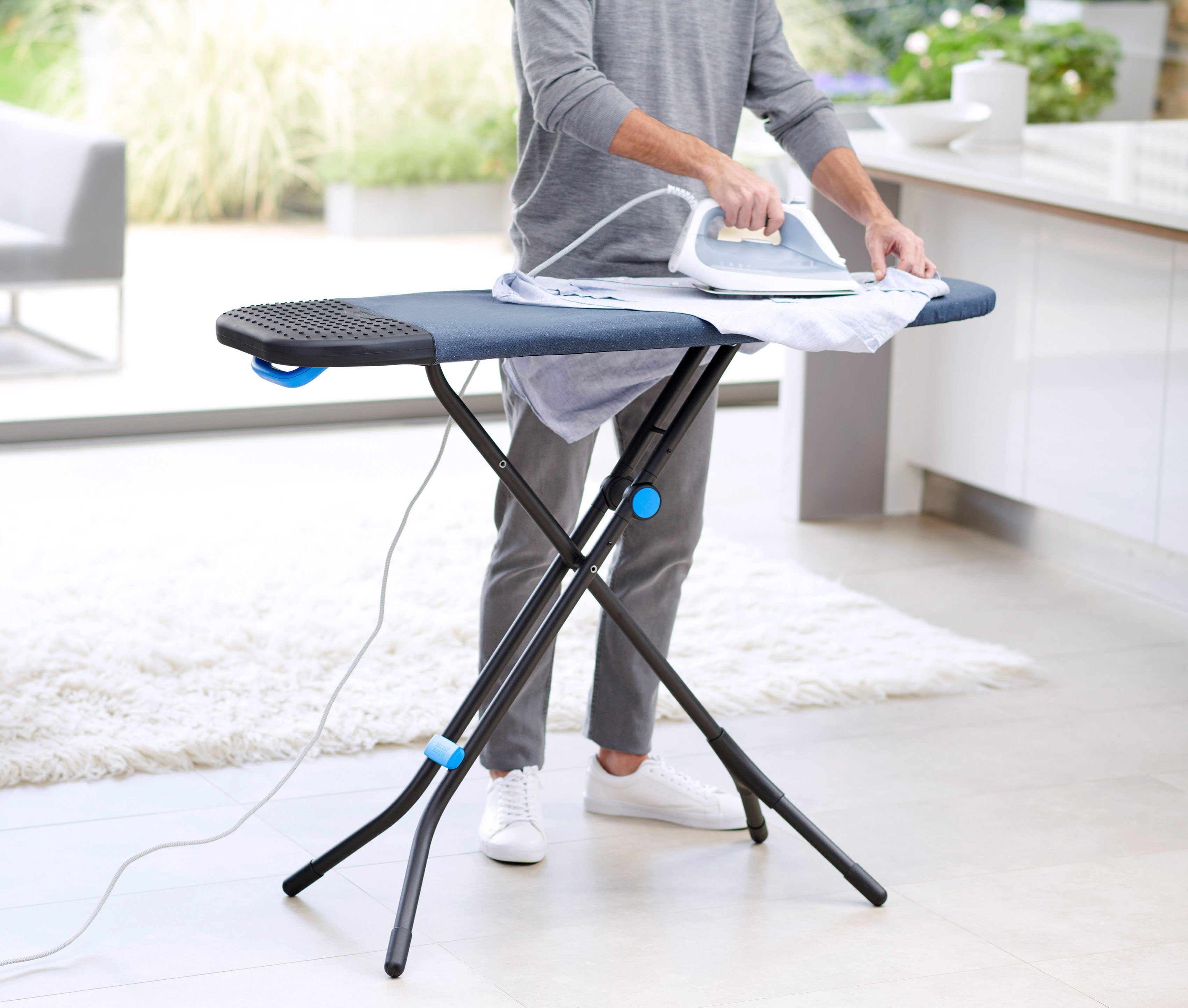 Joseph Joseph Bügelbrett Glide™ Plus, Bügelfläche 108x38 cm, DripShield™ Technologie & hitzebeständiger Silikon-Bügeleisenauflage