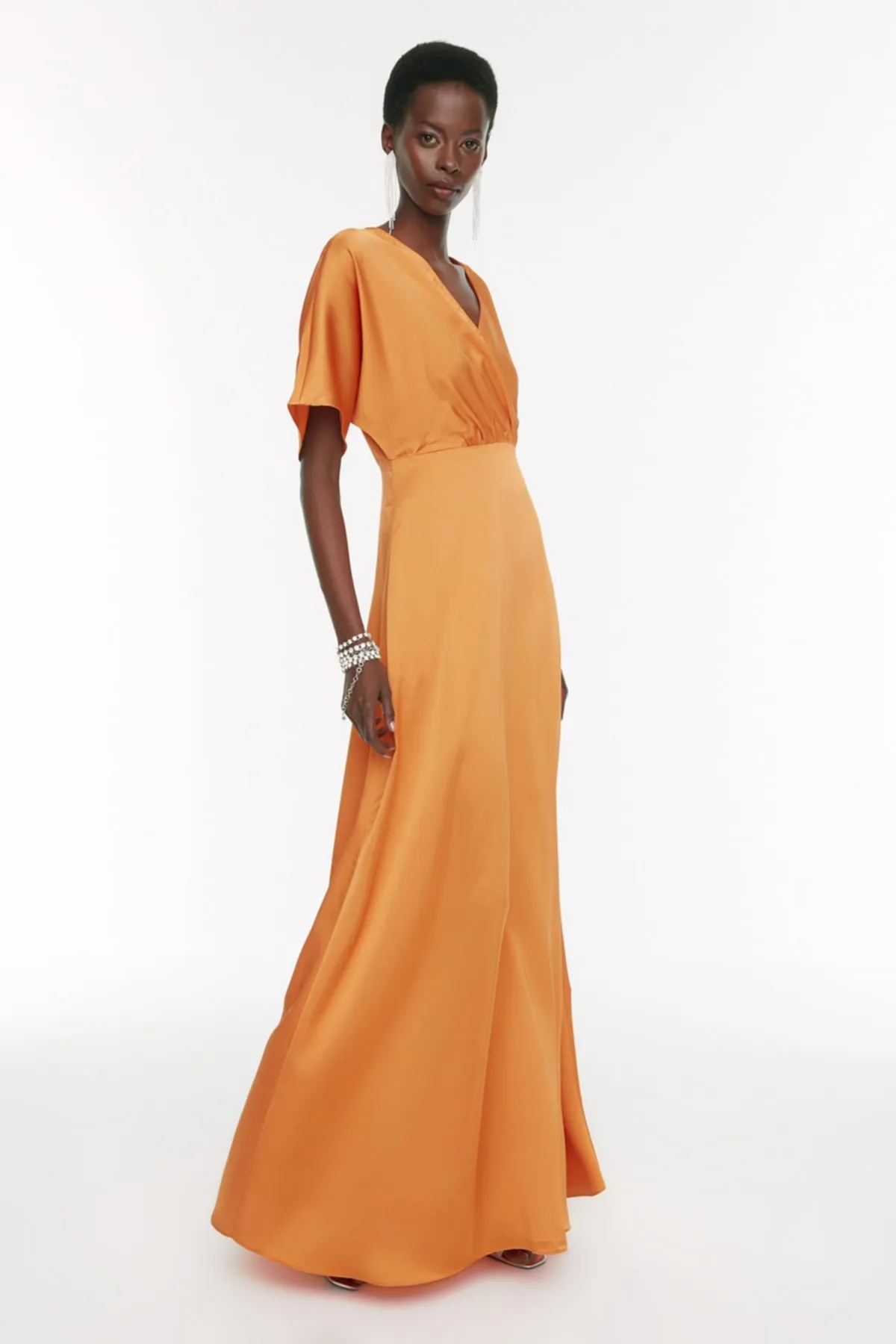 Trendyol Collection  Orangefarbenes langes Abendkleid mit zweireihigem Kragen TPRSS22AE0076