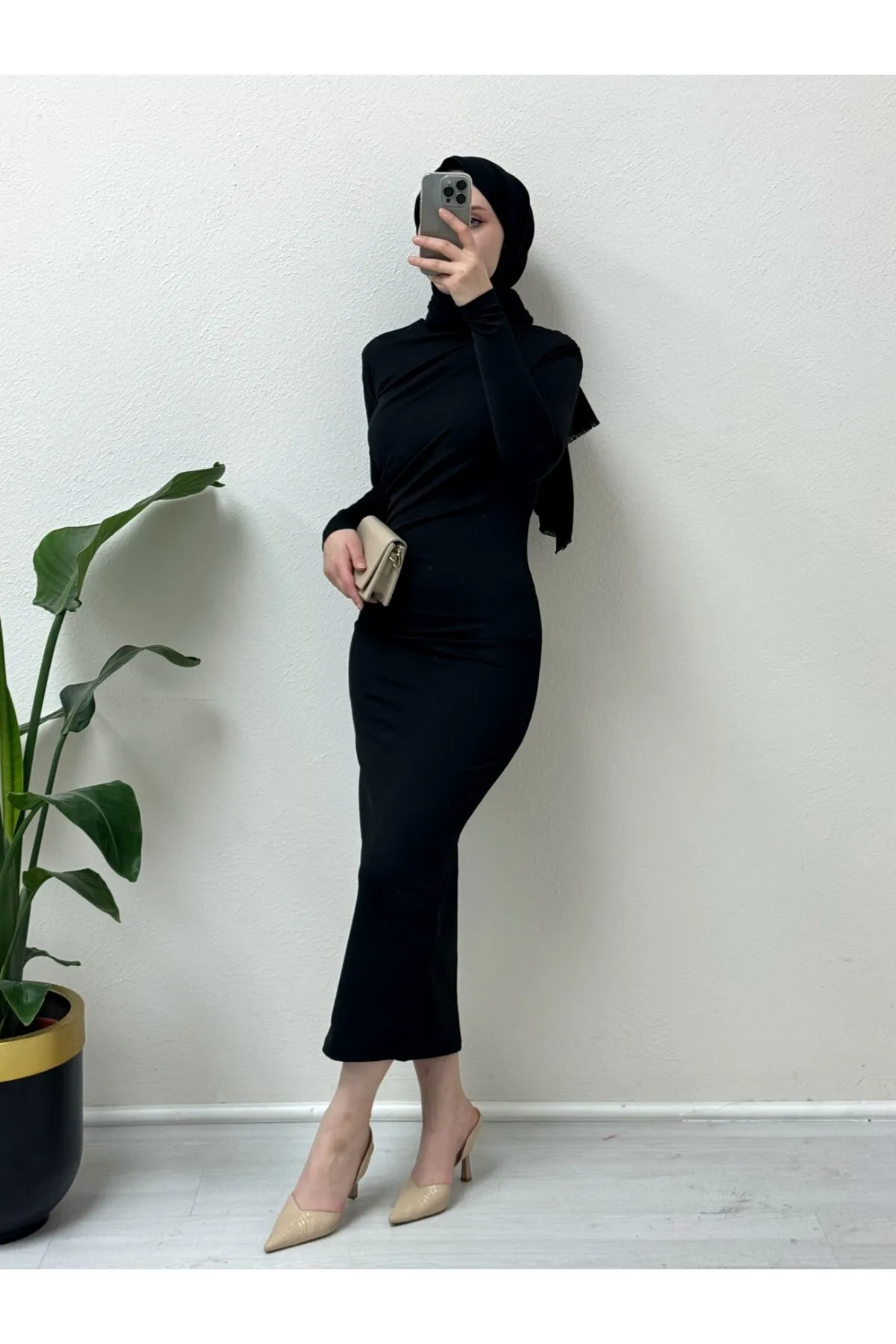 Modamorfo  Langes Skuba-Kleid mit seitlichen Raffungen