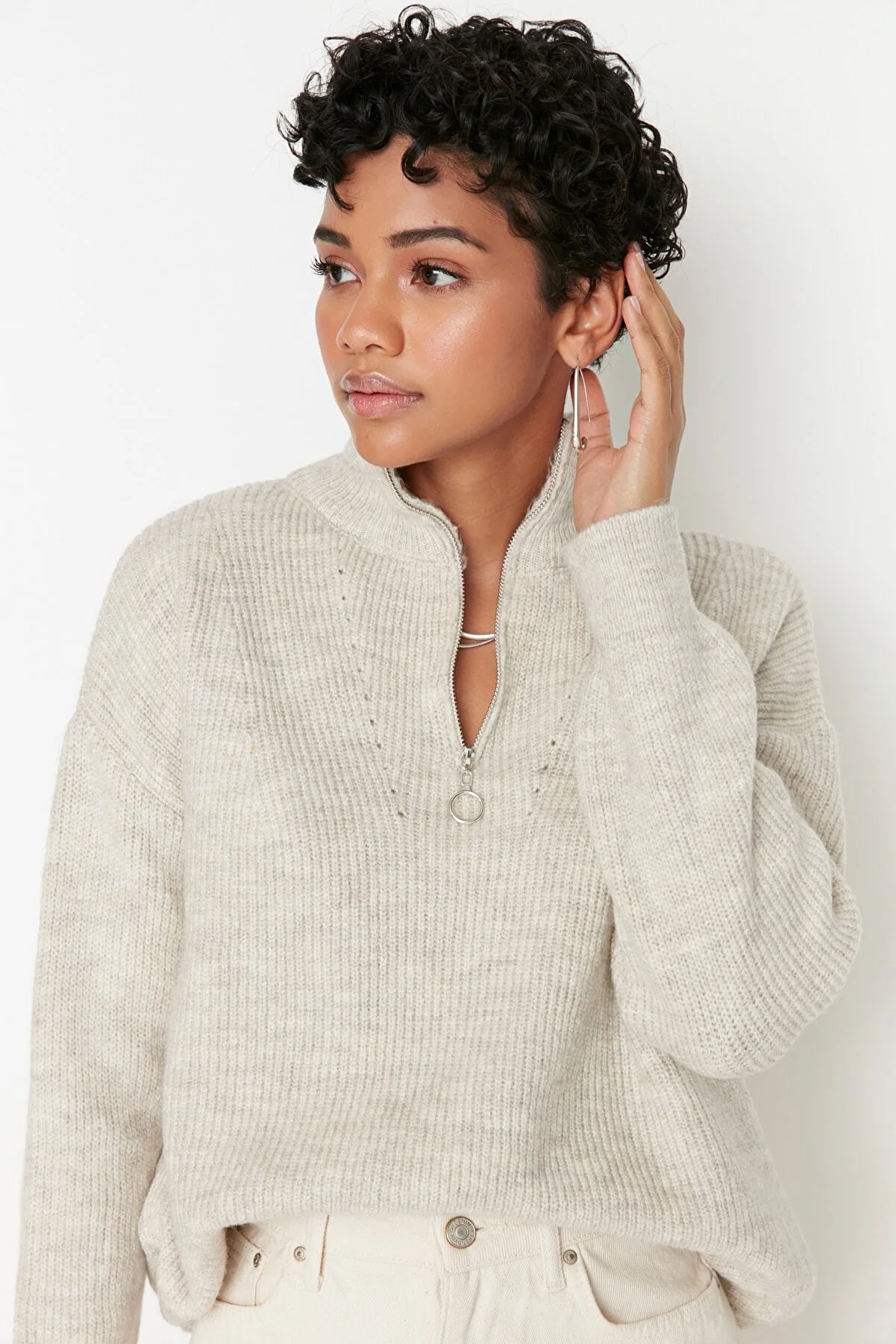 Trendyol Collection  Steiniger Strickpullover mit weicher Struktur und Reißverschluss TWOAW20XS0009