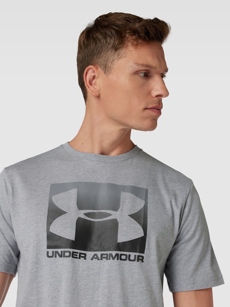 T-Shirt mit Label-Print in mittelgrau