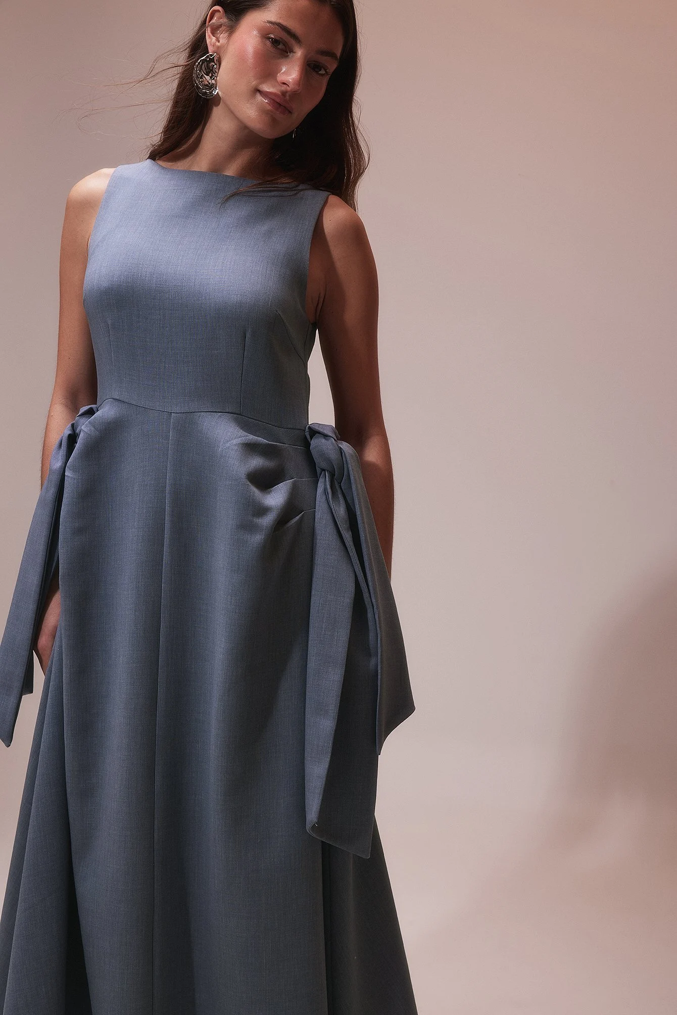 Midikleid mit Bindedetail an der Taille