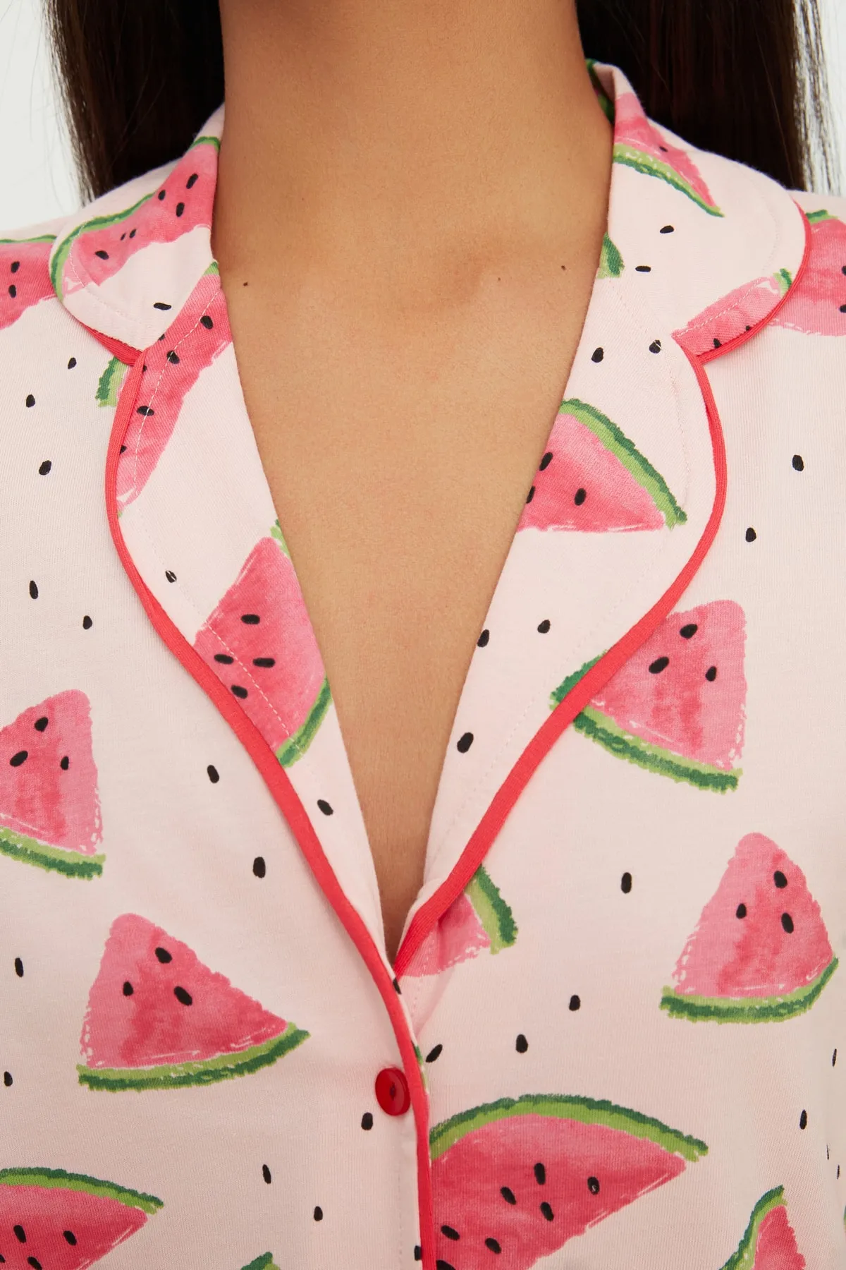 Trendyol Collection  Rosa Pyjama-Set aus Hemd und Shorts mit Rüschen, 100 % Baumwolle, Wassermelonenmuster, THMSS21PT0670